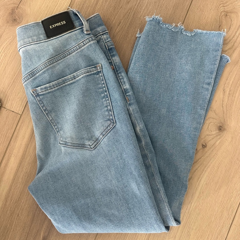 Express Women's Cropped Light Blue Jeans